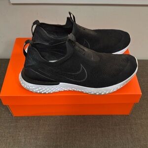 Men’s Nike Epic Phantom React Sneakers Laceless Black